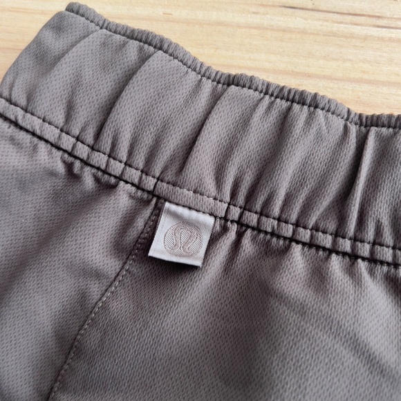 Lululemon VersaTwill Cargo Pocket Short Green Men's Size L Athleisure Athletic - Picture 6 of 8
